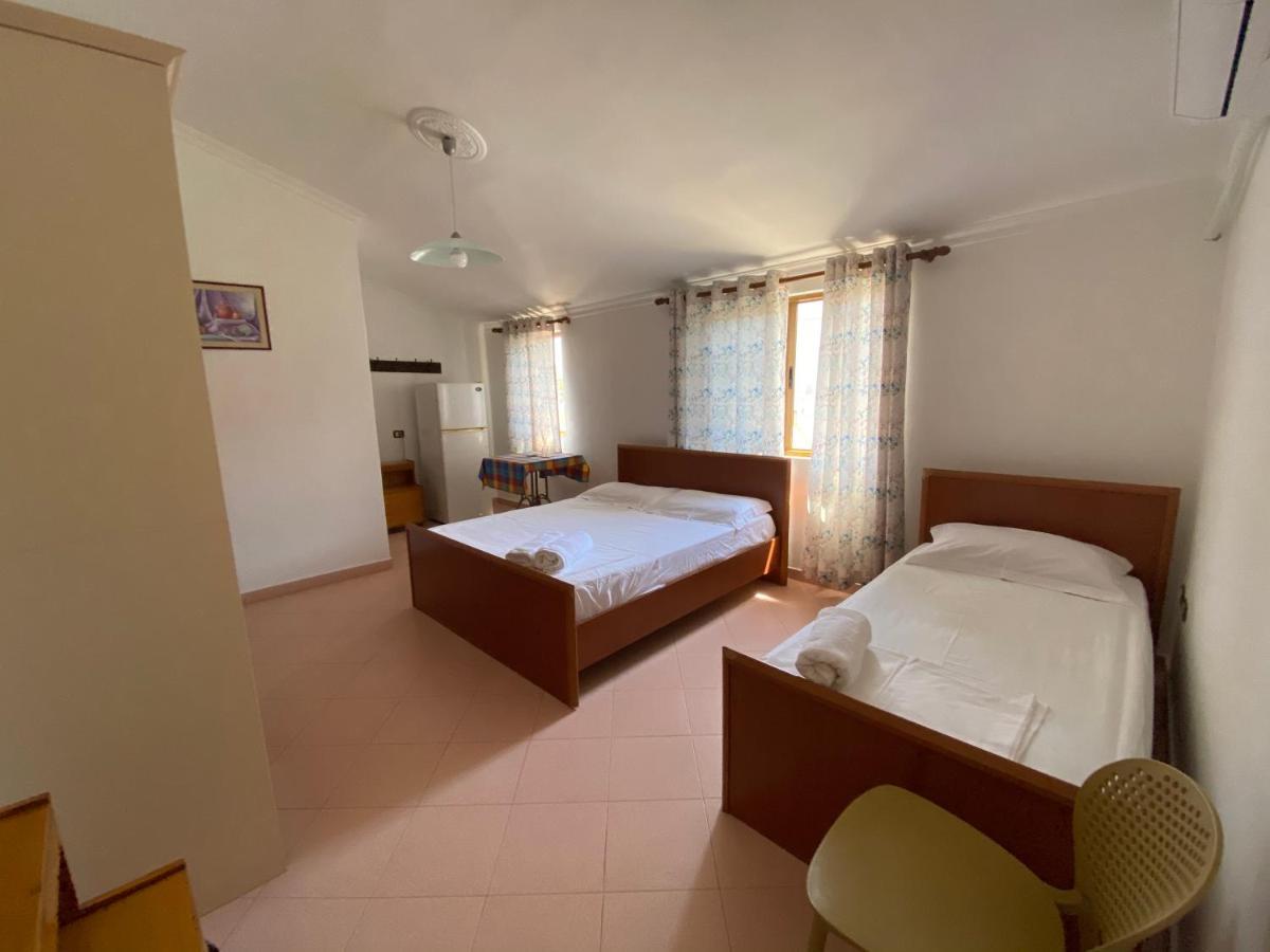 Guest House Lionel Durres Exterior photo