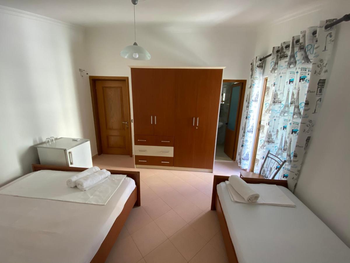 Guest House Lionel Durres Exterior photo