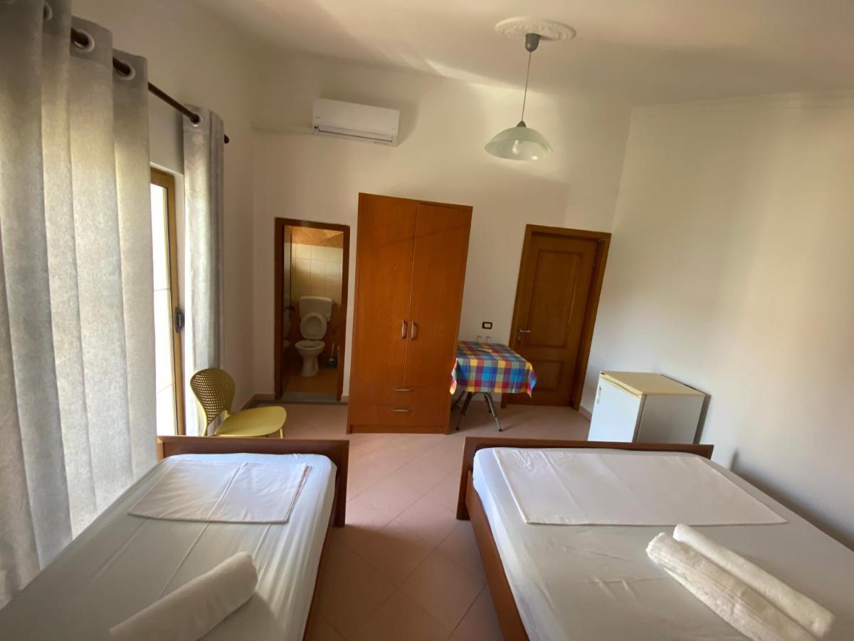 Guest House Lionel Durres Exterior photo