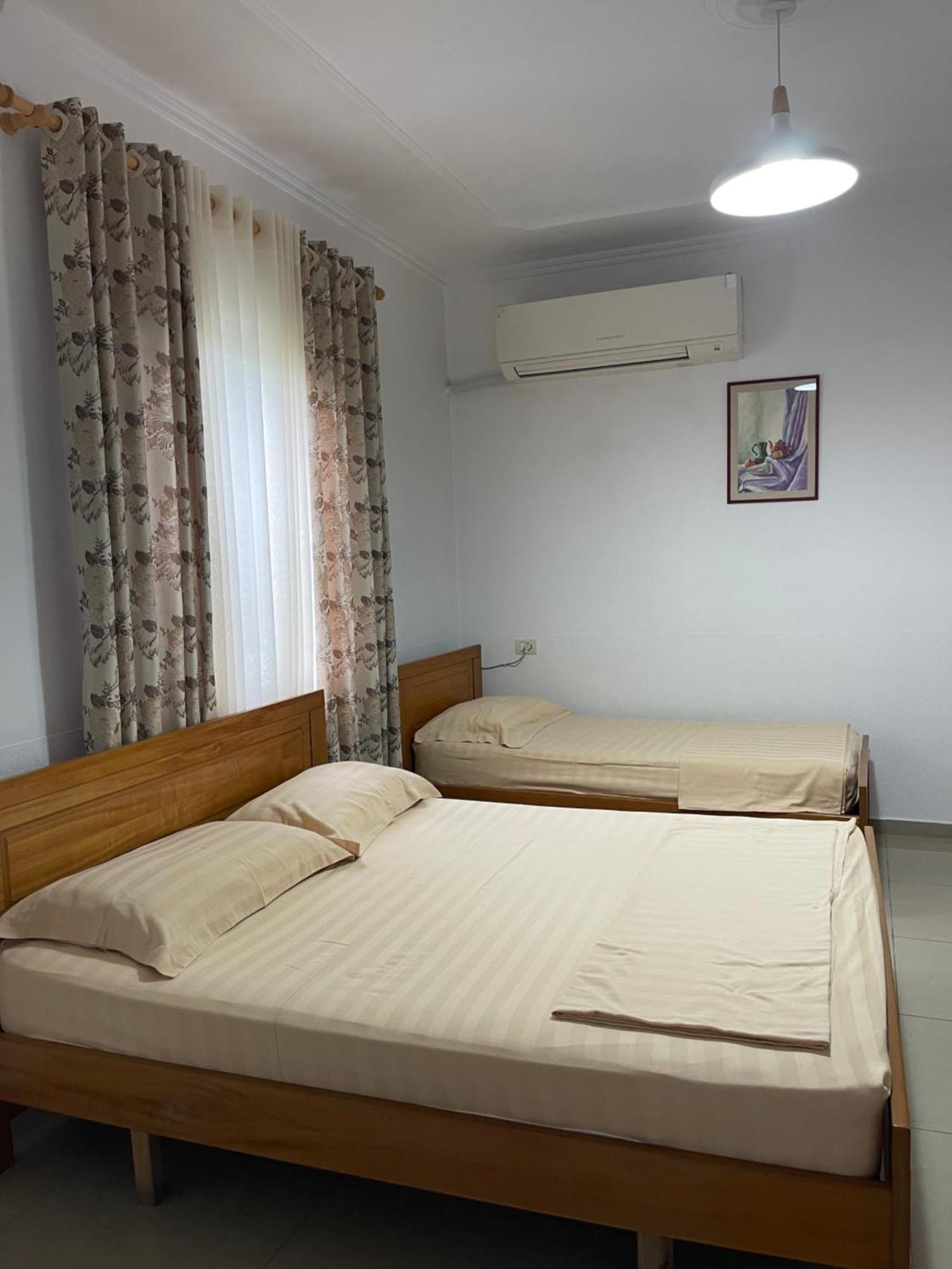 Guest House Lionel Durres Exterior photo